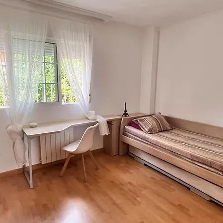 Casa de Férias Alquilo Chalet Completo Torrent (Valencia)